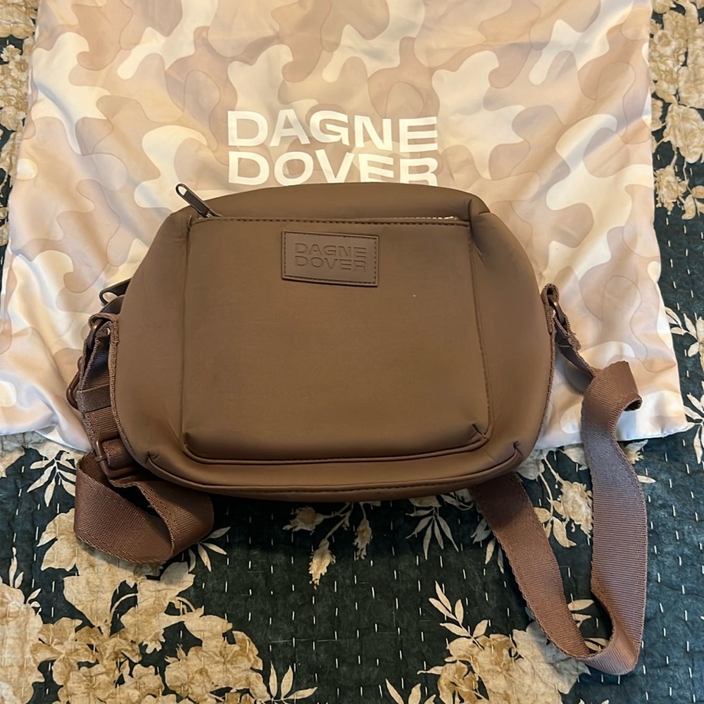 Micah Neoprene Crossbody Bag DUNE